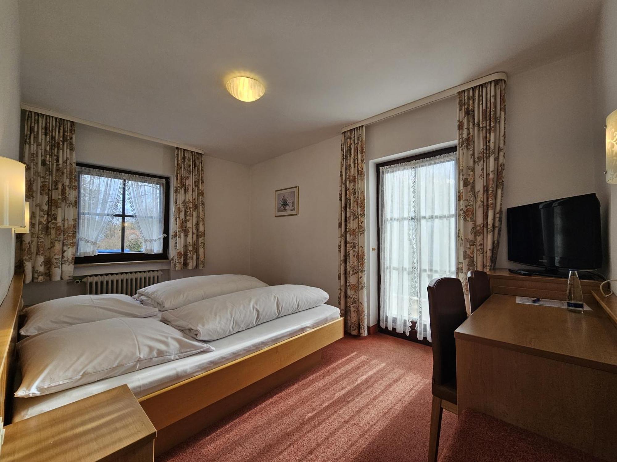 Arrivel Am Bergson - Bisher Hotel Neuner Munchen Bagian luar foto