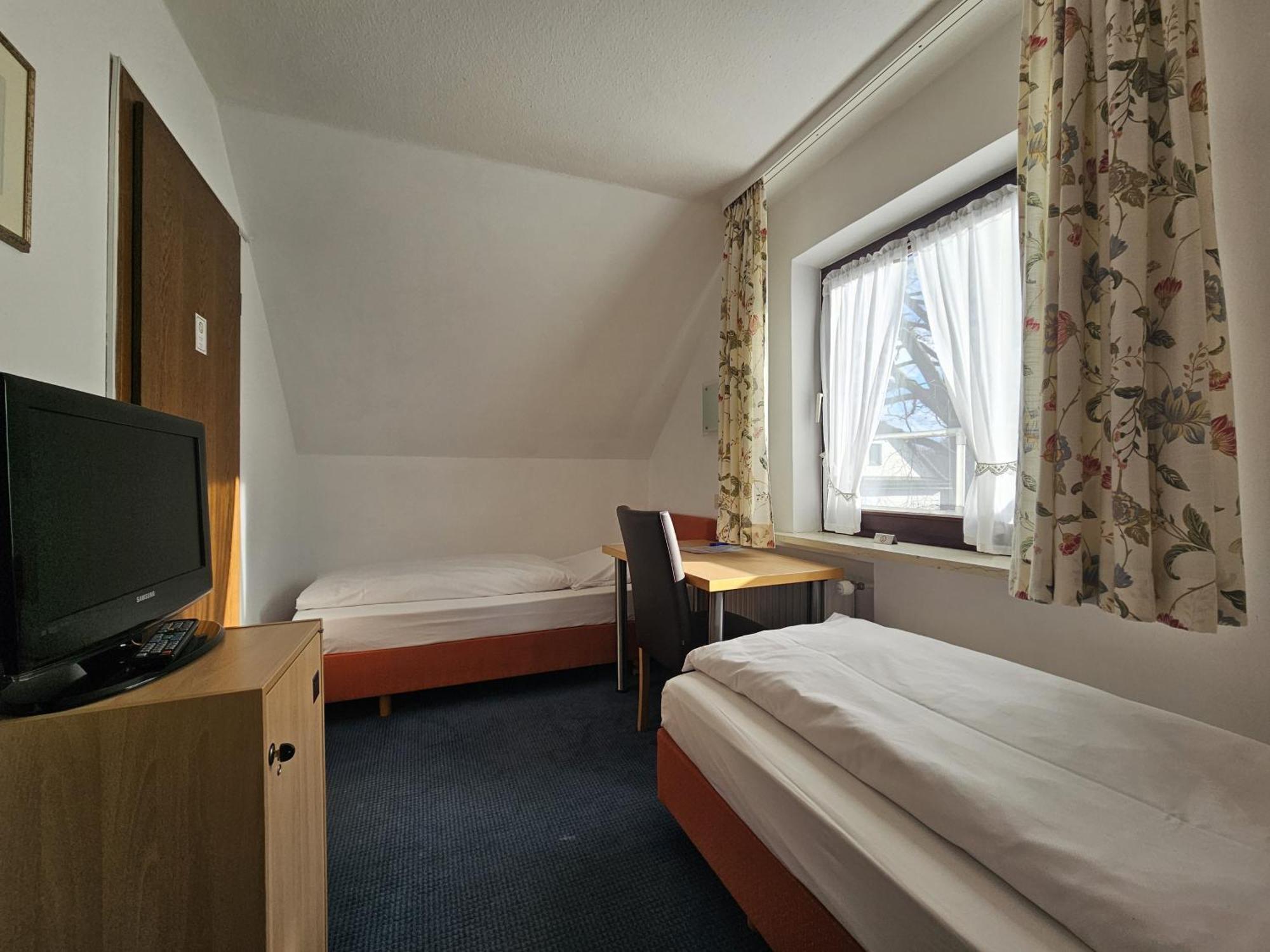 Arrivel Am Bergson - Bisher Hotel Neuner Munchen Bagian luar foto